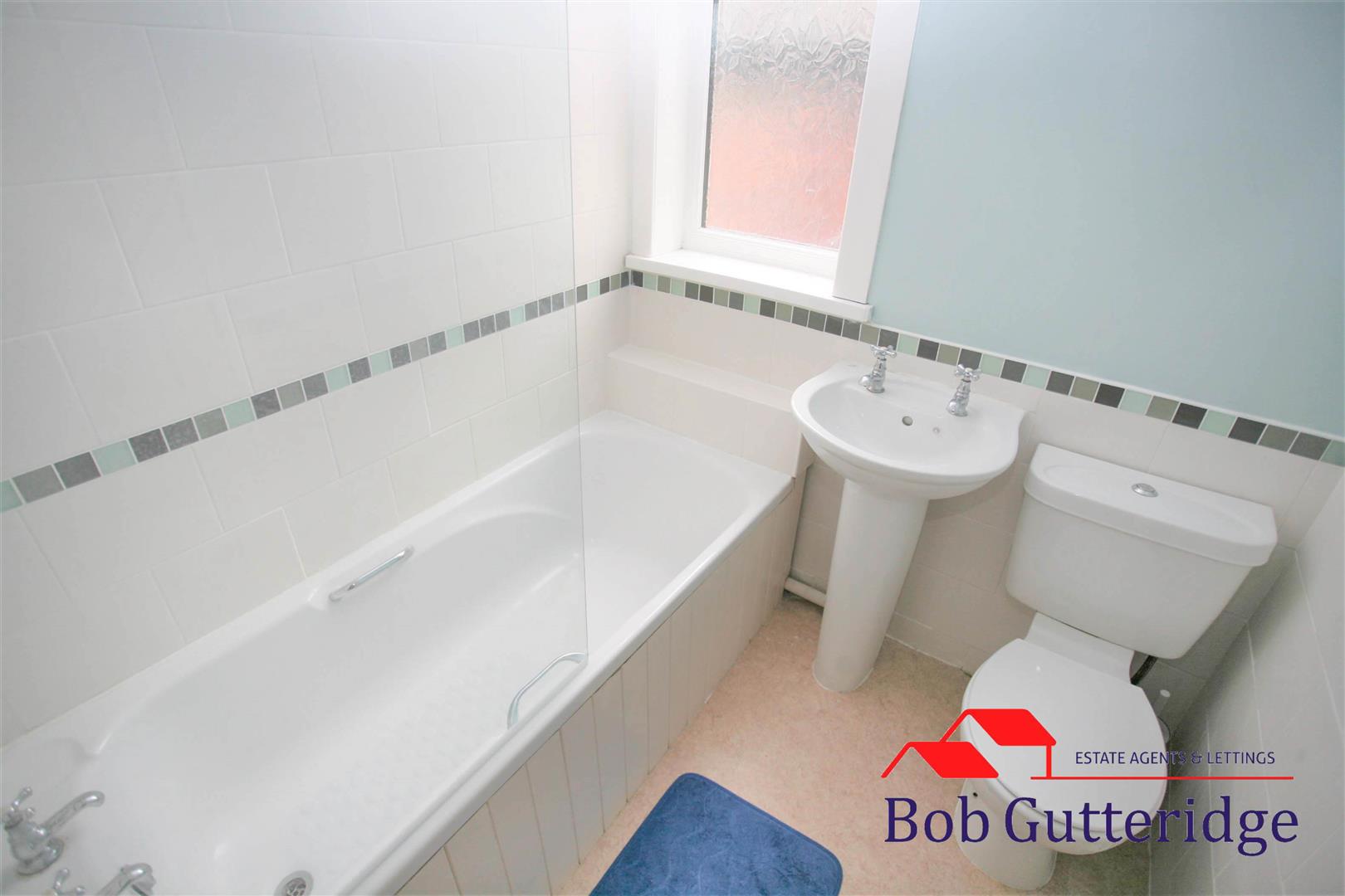 FIRST FLOOR BATHROOM